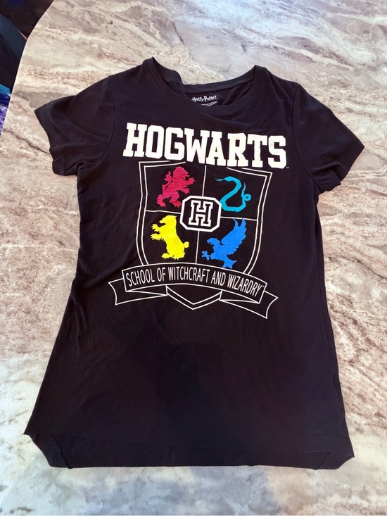 Wizarding World Of Harry Potter Tops - Harry Potter Hogwarts Crest Graphic Tee Medium Black Wizard Shirt